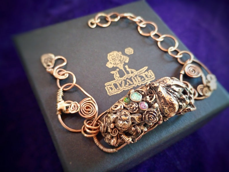 Elizabeth jewelry box with a decorative bracelet on top