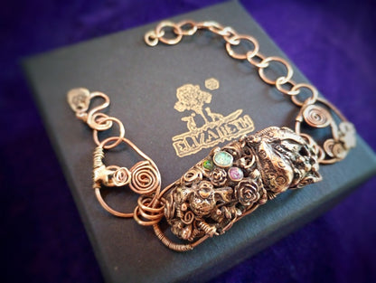 Elizabeth jewelry box with a decorative bracelet on top