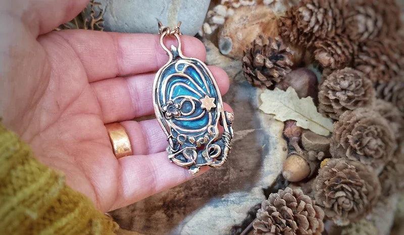 A Bed of Roses - Elizabeth's Boutique