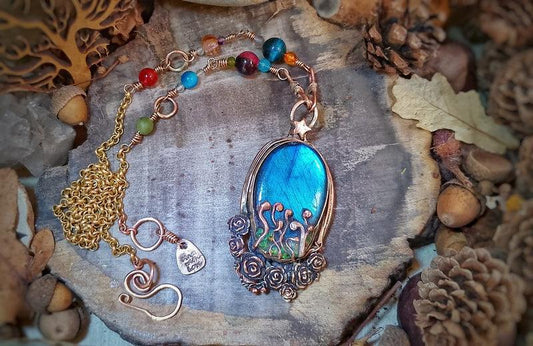 A Bed of Roses - Elizabeth's Boutique